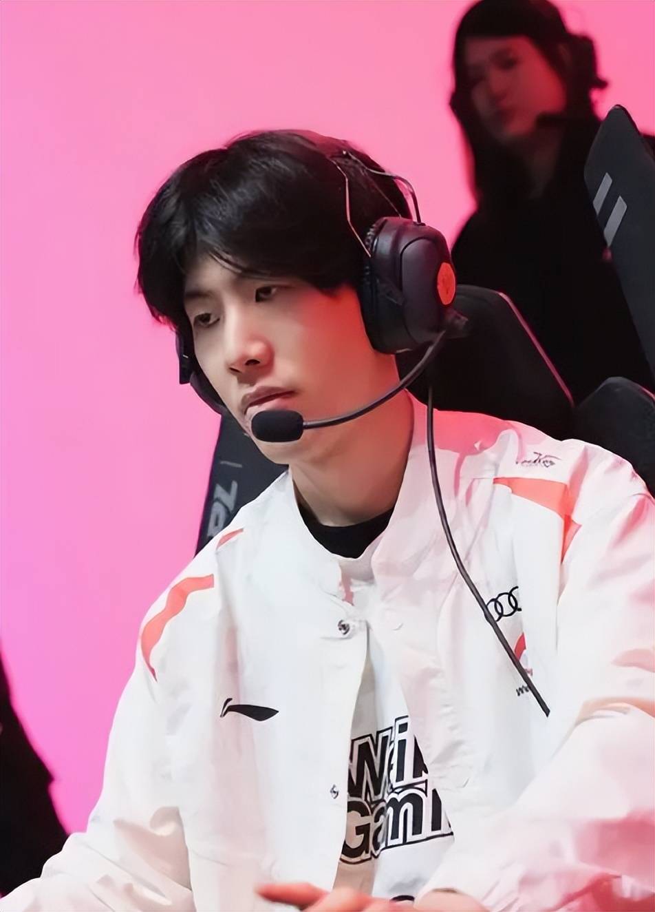 他此前在采 他此前在采